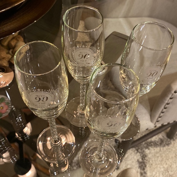 Set of 4 champagne flutes special 90th anniversary engraved - Picture 2 of 6